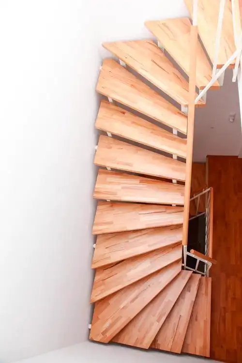 楼梯,在现代家庭的房子-顶视图的楼梯