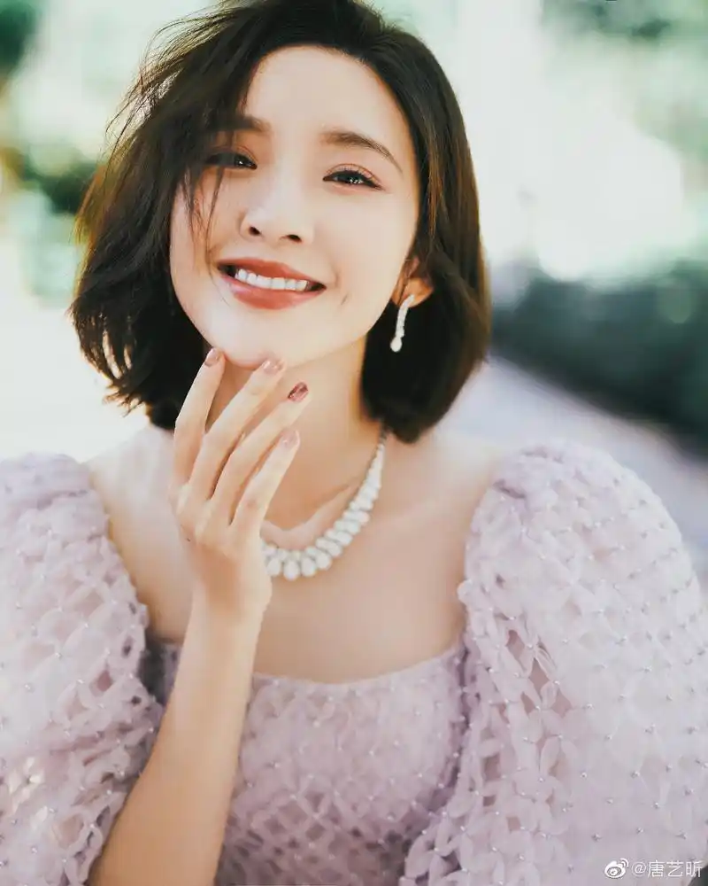 唐艺昕长发短发随拍,美女颜值不被发型左右,网友:张若昀好福气