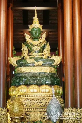 湄沾温泉,胜狮公园(午餐),清莱玉佛寺,清莱传奇酒店,明莱王纪念碑,清