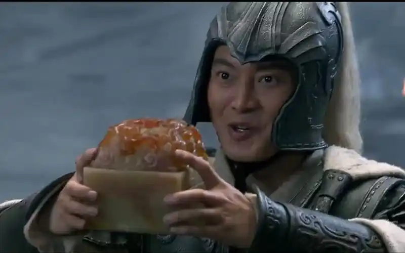 孙坚意外或者传国玉玺,不惜与袁绍撕破脸也要带走玉玺 #新三国