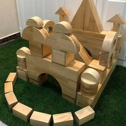 幼儿园48件大型户外构建空心原木积木 防腐蚀新西兰松木积木