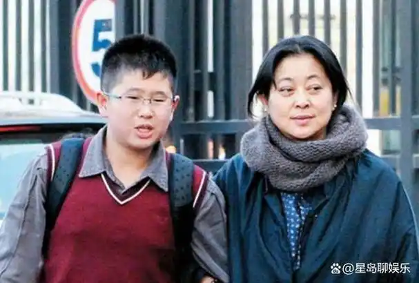 64岁倪萍先后有过4任,再看看现任丈夫,简直就是天差地别