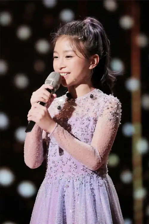 与谭芷昀在《神奇的孩子》有过一面之缘的谢娜表示,曾经担忧长大后的