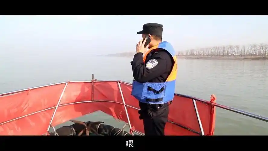 节日我在岗#【长相守@安徽公安在线春节特别策划】10年,这是小陈穿上