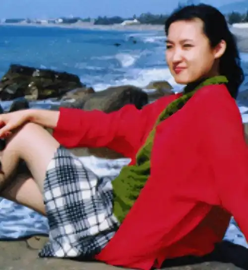 回顾主持人桑晨爷爷是知名导演桑夫21岁进央视工作30年零失误