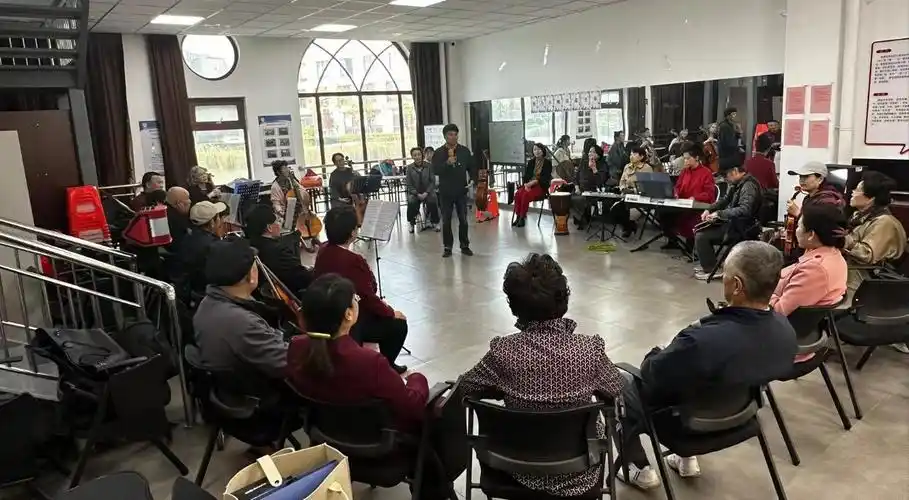 八里台镇澜海社区举办"音乐中的红色记忆"小型公益音乐会