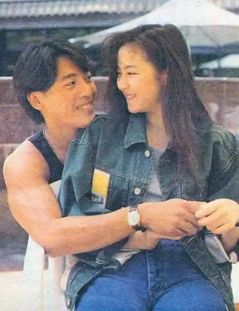 最美亚姐万绮雯为爱拒绝风月片嫁小编剧52岁还没生育