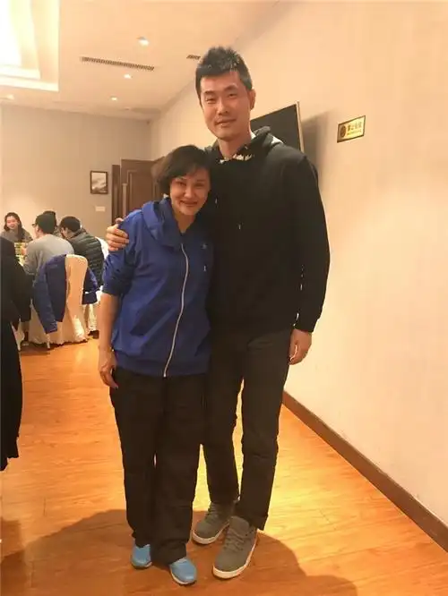 第一代跳水女皇高敏近况,年近五十活跃在娱乐圈,教授老公很神秘