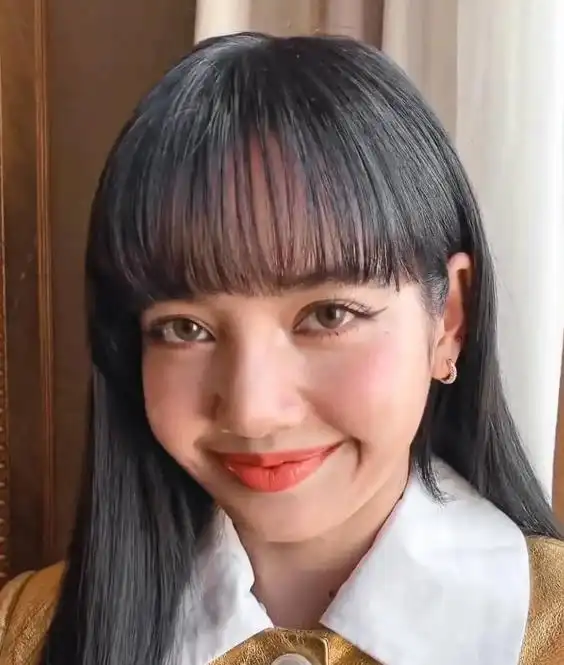 lisa是明显的五官包脸,又被浓妆放大五官才显不好看,素颜超美!