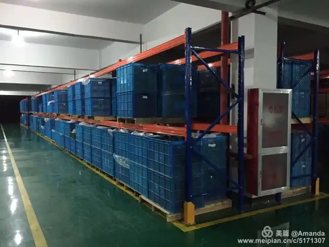 物料仓库简单清楚明了,堆放整洁有序