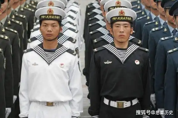 自1997年驻港部队装备97式服装后,全海军将士都是翘首企盼,希望早日穿