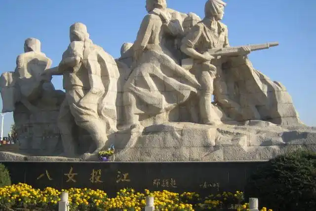 八女投江纪念群雕