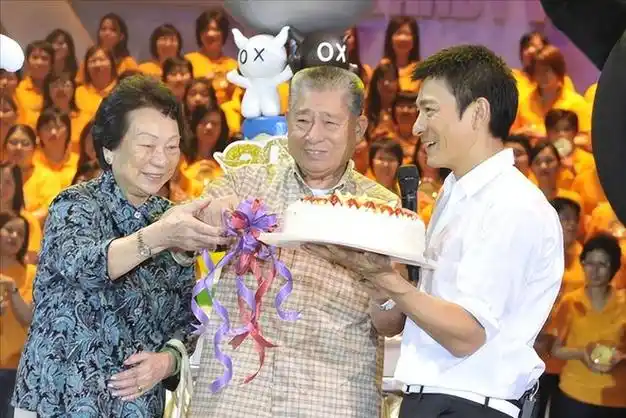 刘德华父亲去世,死亡原因被爆出,华仔正处理他的身后事|周润发|曾志伟