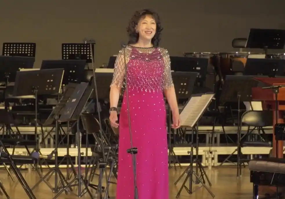 曾为《小字辈》《元帅与士兵》配唱插曲,歌唱家李秀文近况如何?