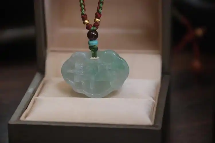 翡翠如意吊坠