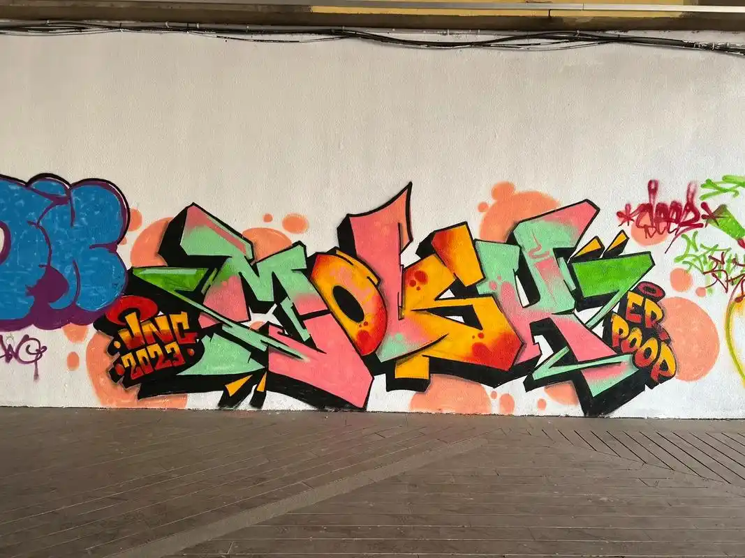 ung2023.拉一段时间再发照片#街头涂鸦 #给墙涂个鸦吧 - 抖音