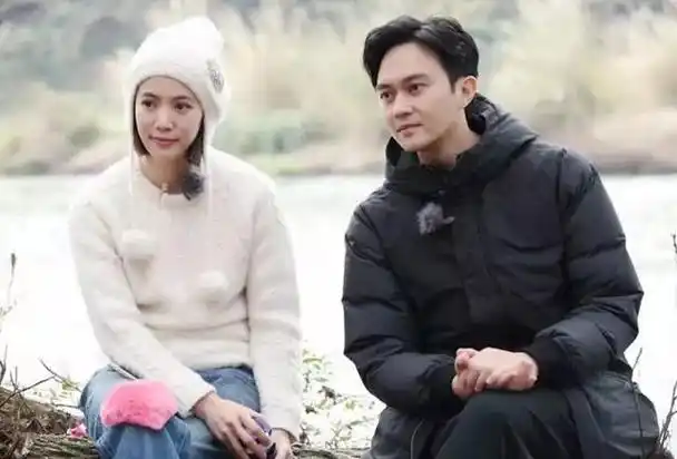 模范老公张智霖女友曾为了钱跟富商交往却被他独宠20多年