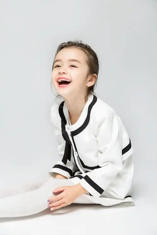 这才叫艺术照,你给孩子拍的那叫"表情包"