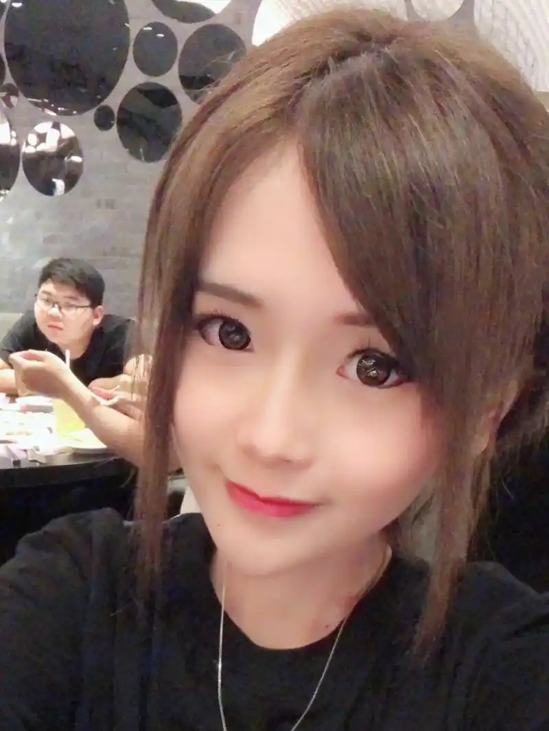 虎牙主播轩墨宝宝,中国第一伪娘的女装大佬!