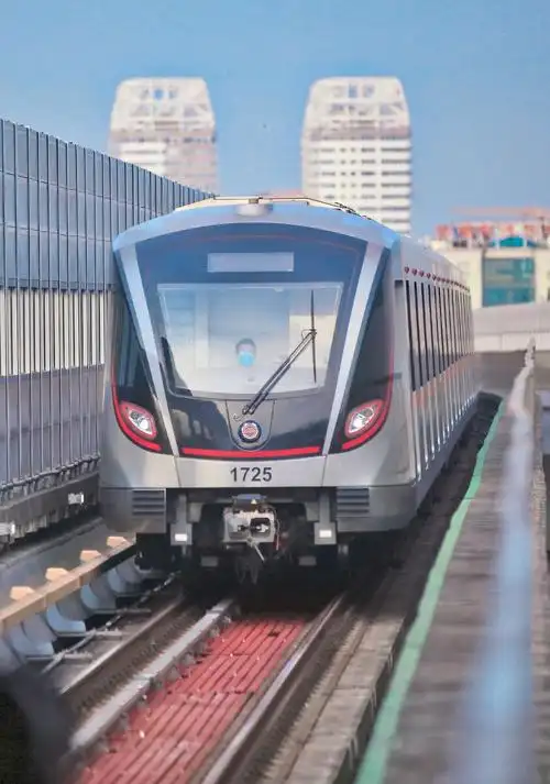 上海地铁17号线列车和车厢