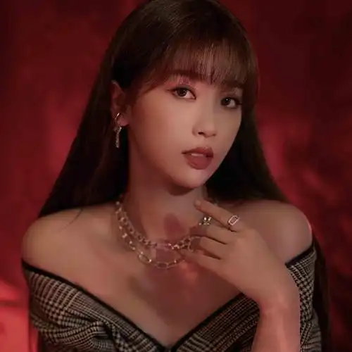 虞书欣时尚气质头像