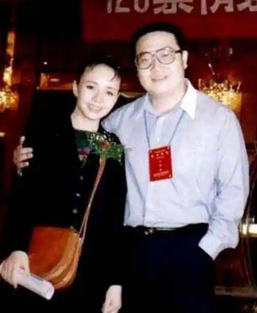 原创英达分手后娶了梁欢小儿子是他的骄傲大儿子是他的心病