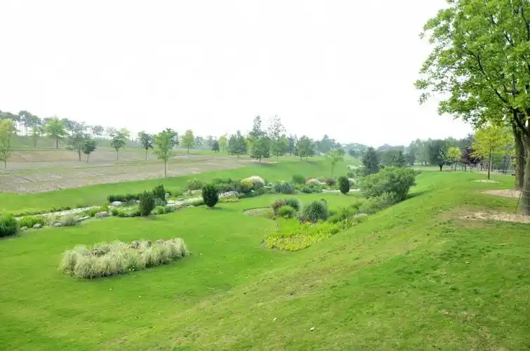 标题:景观草坡及阳光草坪__图  _图加加 来自于:图加加 标签:城市公园