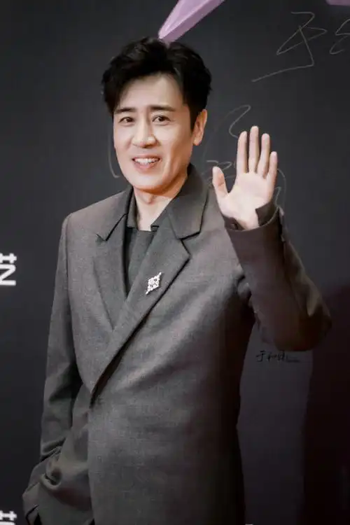 于和伟超话91#2023爱奇艺尖叫之夜#231125 | 爱奇艺尖叫之夜红毯大