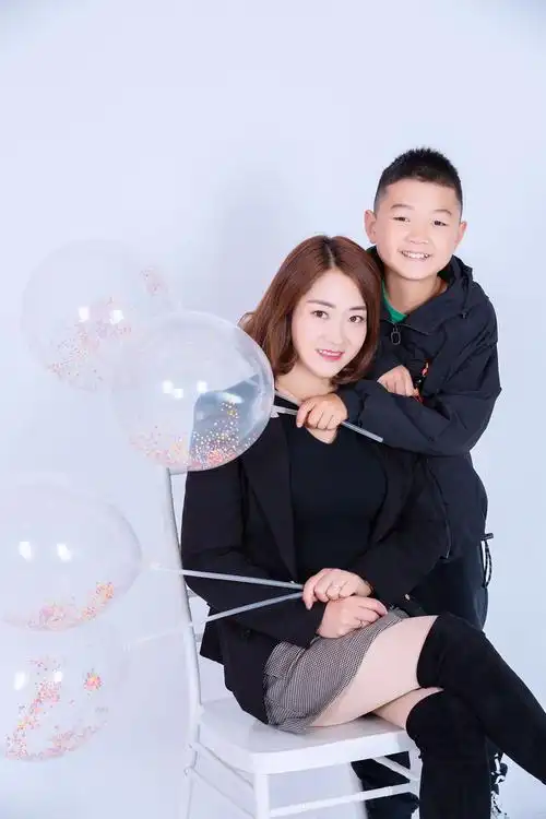 向桁黎和妈妈亲子照