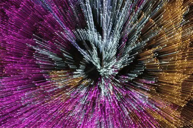 创意摄影丨变焦拉曝的拍摄技巧拍出创意的拉爆效果照片