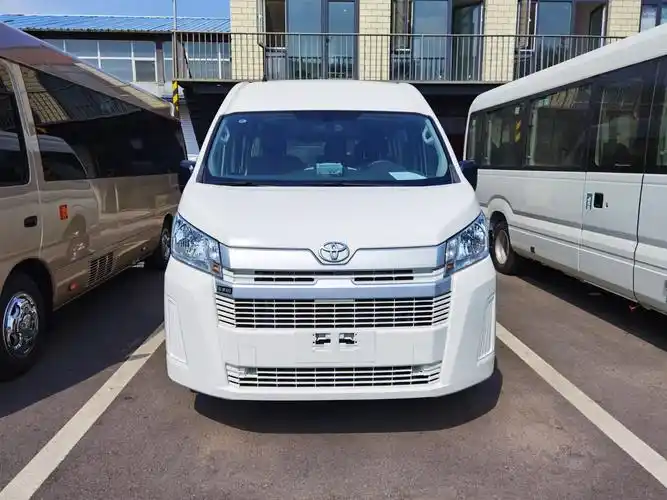 丰田海狮9座原装面包车 丰田海狮9座蓝牌