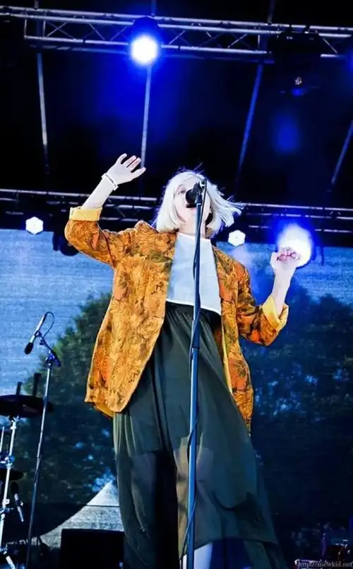 小曦aurora aksnes 挪威女歌手