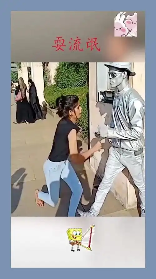 外国人大街上,当众耍流氓,可恶