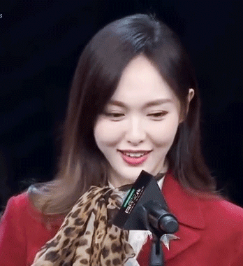 年度女神同框古力娜扎身材就是好唐嫣c位笑起来还是那么甜