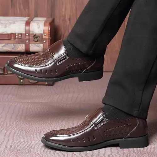 新款凉鞋男士真皮夏季防滑凉皮鞋中老年爸爸皮凉鞋休闲软底镂空洞洞鞋