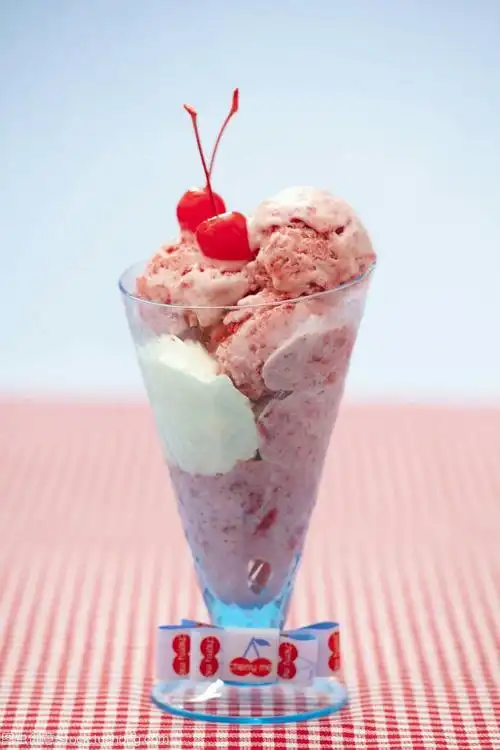 还有少女最爱的草莓味冰淇淋.