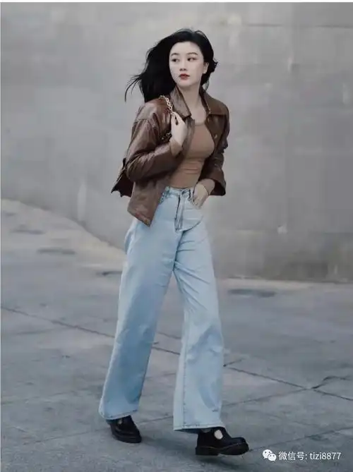 阔腿牛仔裤搭配什么上衣和鞋子好看