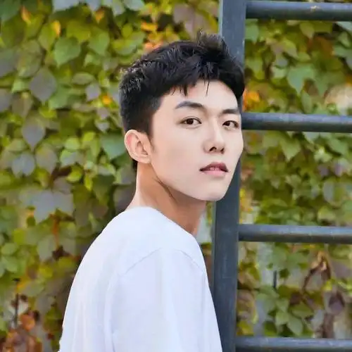 10款"最青春"的男生发型,帅到没朋友!