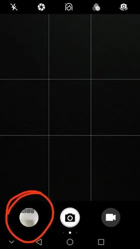 打开九宫格进行辅助构图,让画面横平竖直,不出现歪斜.