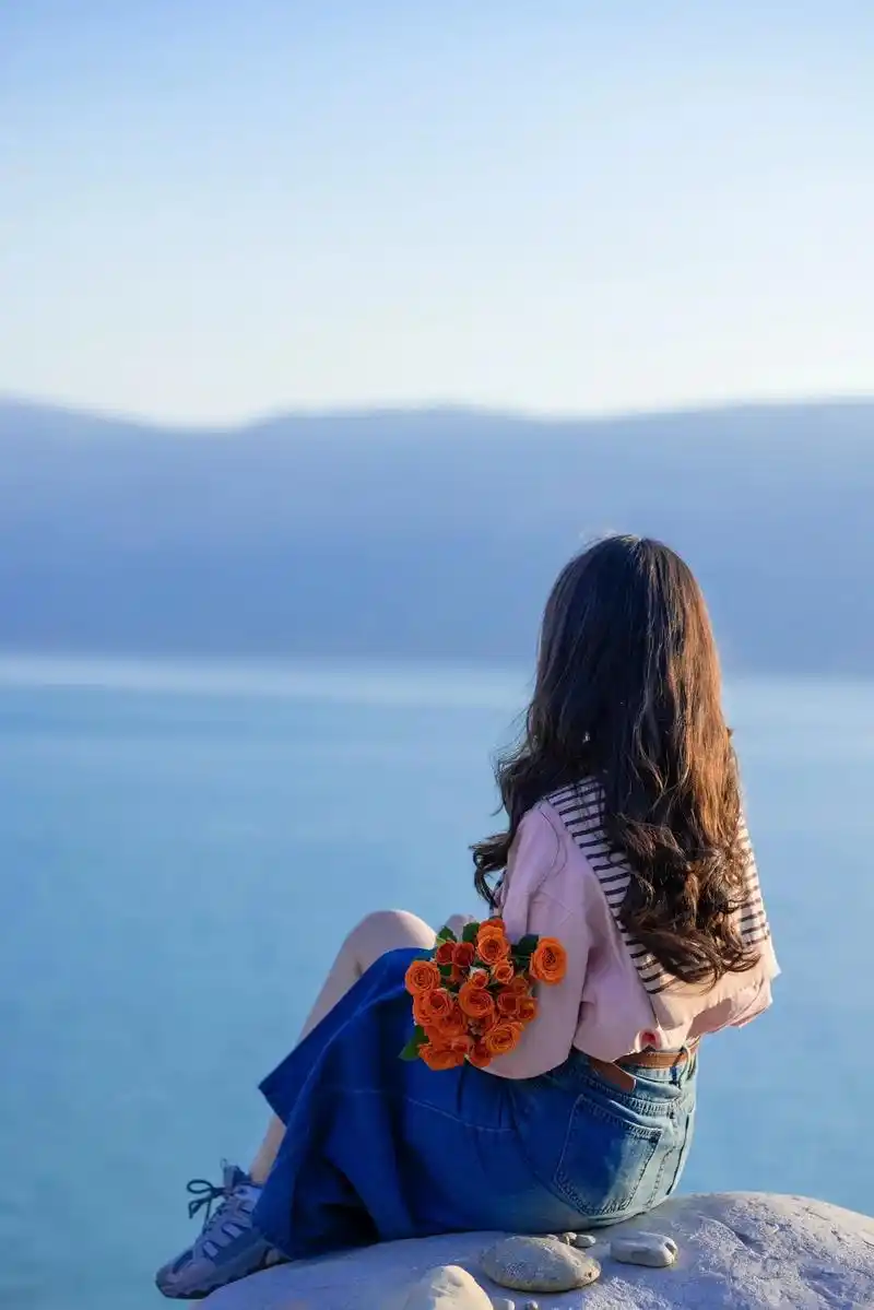 想看看大家在巧家拍的背影.拍摄地点是黎明灯塔哟#巧家