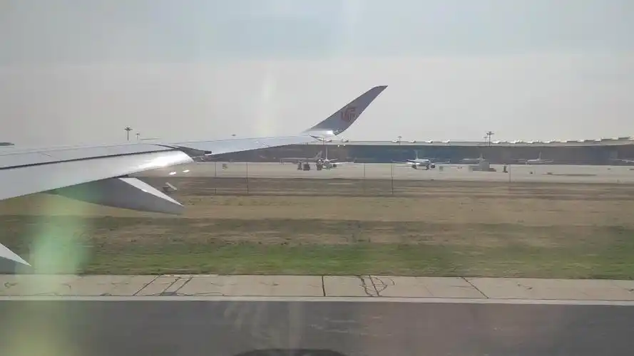 国航a350(b-32dl)首都机场进跑道36r起飞