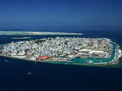 美国97岁老人等待80年拿到高中毕业证 感动落泪(图)