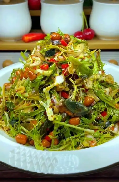 家常凉菜苦苣拌皮蛋