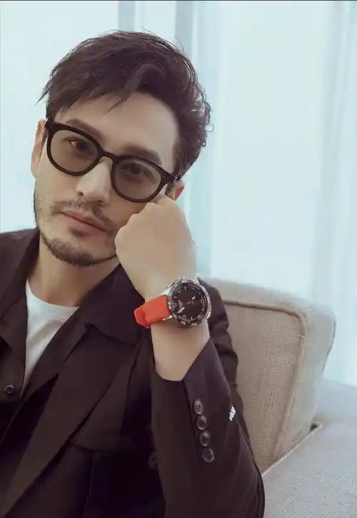 原创43岁黄晓明留胡须不显老反而男人味十足真是越来越有型了