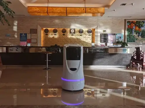 segoo小洁酒店服务机器人在酒店入职