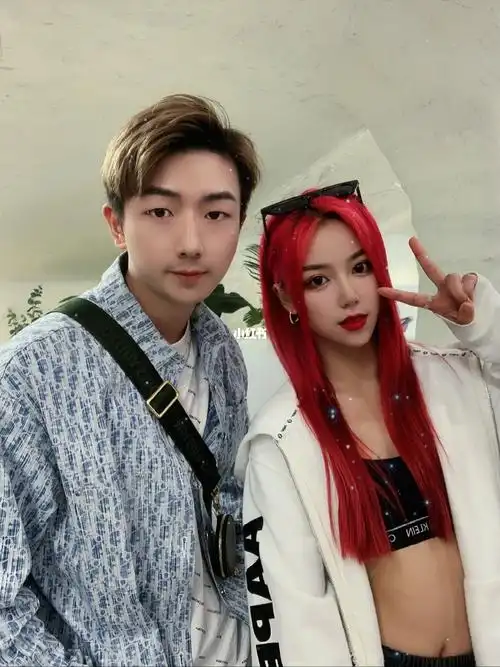 刀小刀sama刀小刀的发色湄拉红真的太吸睛了自带滤镜效果这款发色人气