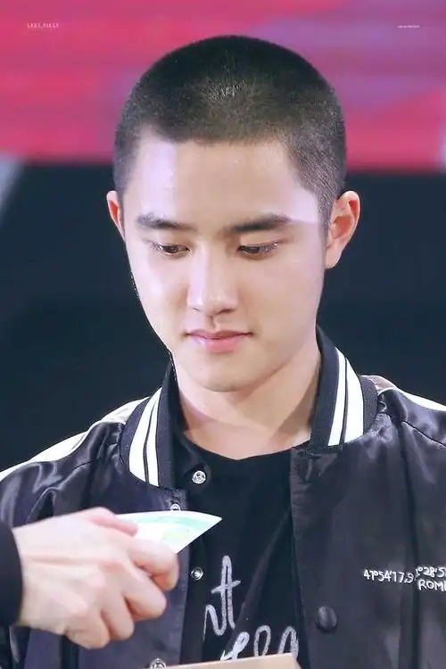 帅气与可爱并存的圆寸头男爱豆们6902i寸头请进