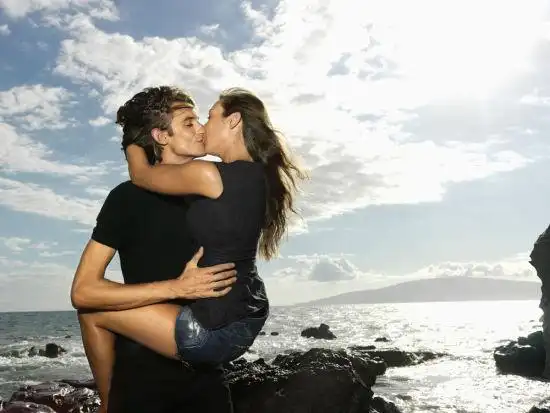 奇葩减肥方式:接吻真的能减肥吗