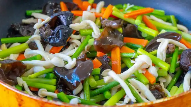 蒜苔什锦菜的做法