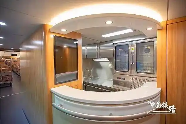 大件行李存放处   餐车吧台▼